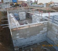 Mise en place dalle RDC J2
+ Arase de 5 cm au dessus des murs en finition + Mise en place des derni&egrave;res attentes de continuit&eacute;