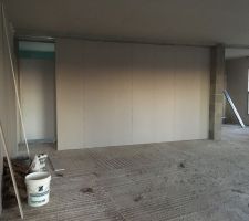 Cloison de séparation pièce de vie /espace parental monter