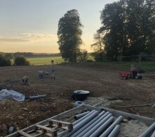 Ramassage des cailloux en famille