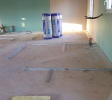 Pose du railage au sol et cloison