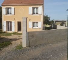 Plus de 3 ans après la réception, reprise des travaux. Garage, Jardin, allée, terrasse en cours; j'ai hâte ?