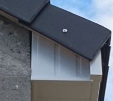 Bandeau en PVC mal ajusté