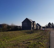 Vue lointaine de notre maison (9,30 m de hauteur de pignon)