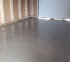 Chape liquide coulée dans le garage