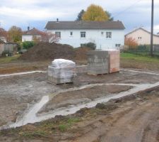 Livraison des matériaux avant le coulage de la dalle