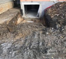 19/11/18: Terrassement des fondations du futur mur de soutènement.