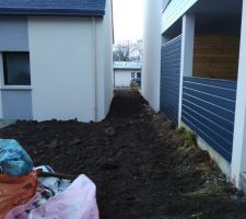 Petit passage entre les deux maison