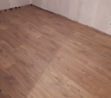 Parquet de la dernière chambre terminé :-)