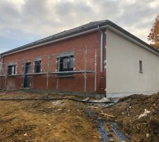 Enduit en cours de réalisation 

Couleur g00 de chez Parexlanko