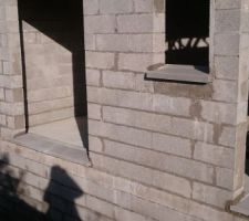 Appuis des menuiseries posés.