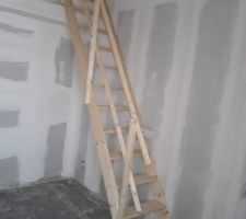 Montage escalier pour accès mezzanine