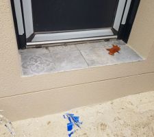 Seuil porte de service