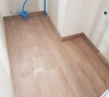 Pos&eacute; des plinthes carrelage Wc rdc