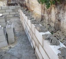 Premiers rangs du vide sanitaire avant chainage horizontal