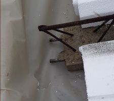 L'arase, mal pos&eacute;e, est d&eacute;j&agrave; trou&eacute;e...