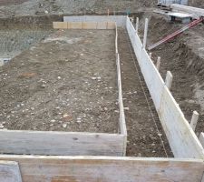 Coffrage pour les fondations du vide sanitaire.