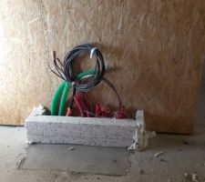 Sortie des gaines pour le futur tableau électrique