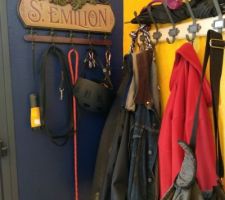 Second porte-manteaux aux couleurs de St Emilion.