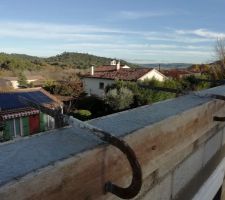 Le haut des murs de la cuisine, prêts à accueillir la toiture ?