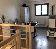 Étage 
Palier, bureau.