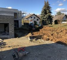 Mur de soutènement en limite de propriété en cours