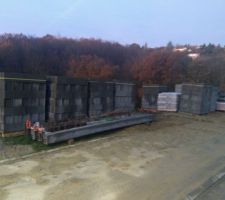 Arriv&eacute;e du mat&eacute;riel pour le vide sanitaire et soubassement