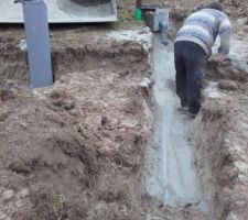 Le raccordement du regard d'eaux pluviales sud.
