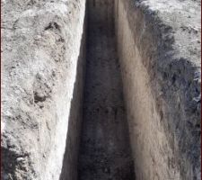 La tranchée fait 3m de profondeur.