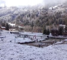 Le terrain décapé. J'ai réussi à vider l'eau de la piscine...