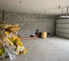 Le garage avec son plafond