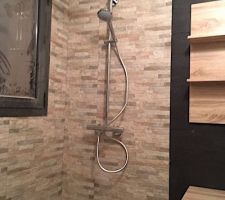 Pose de la colonne de douche.