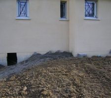 Branchement des sortie EU et mise en place des regards en bas des futures gouttières