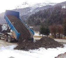 Enfin les cailloux ! M'enfin seulement quelques camions pour l'instant...