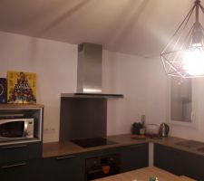 Pose de la hotte de cuisine