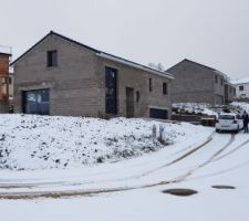 Maison sous la neige