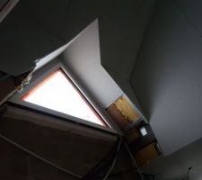 Triangle vide sur hall