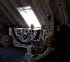 Fin du papier peint de l'Antre et quelques photos d&eacute;co. Ces photos ne montrent pas l'Antre dans son &eacute;tat final !