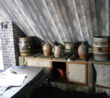 Fin du papier peint de l'Antre et quelques photos d&eacute;co. Ces photos ne montrent pas l'Antre dans son &eacute;tat final !