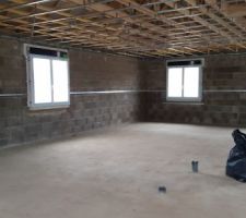 Plaquage du plafond + isolation des murs en peripherie