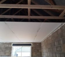 Plaquage du plafond + isolation des murs en peripherie