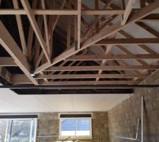 Plaquage du plafond + isolation des murs en peripherie