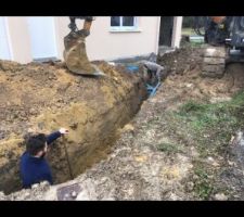 Tranchée creusée pour le raccordement des eaux usés