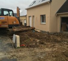 Raccordements électriques, eaux usés et téléphone.