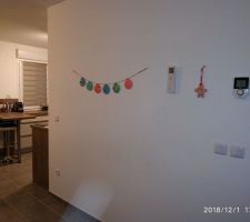 Déco faites par les garçons pour "remplir" un mur tout vide