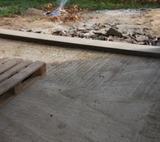 Le 21 et 24 /12:
Pose des regards, des ventilations basses, des appuis de fenêtres et préparation des seuils.