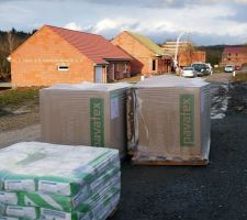 Personne sur le chantier, stockage dans la rue