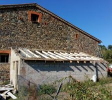 Cette cabane à poules doit être démontée. En une semaine c'était fait !