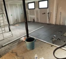 Carrelage Alma Anthracite / piece principale en cours
