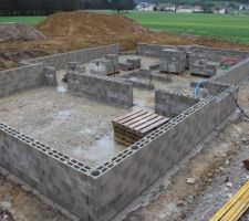 Les ouvriers ne ch&ocirc;ment pas, le vide sanitaire monte vite.