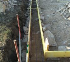 Installation des longrines pour couler la semelle du vide sanitaire